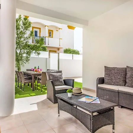 Jomar Villa *